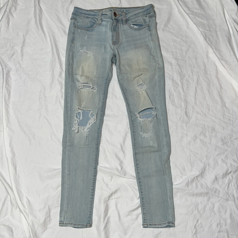 American Eagle Light Wash Distressed Jegging